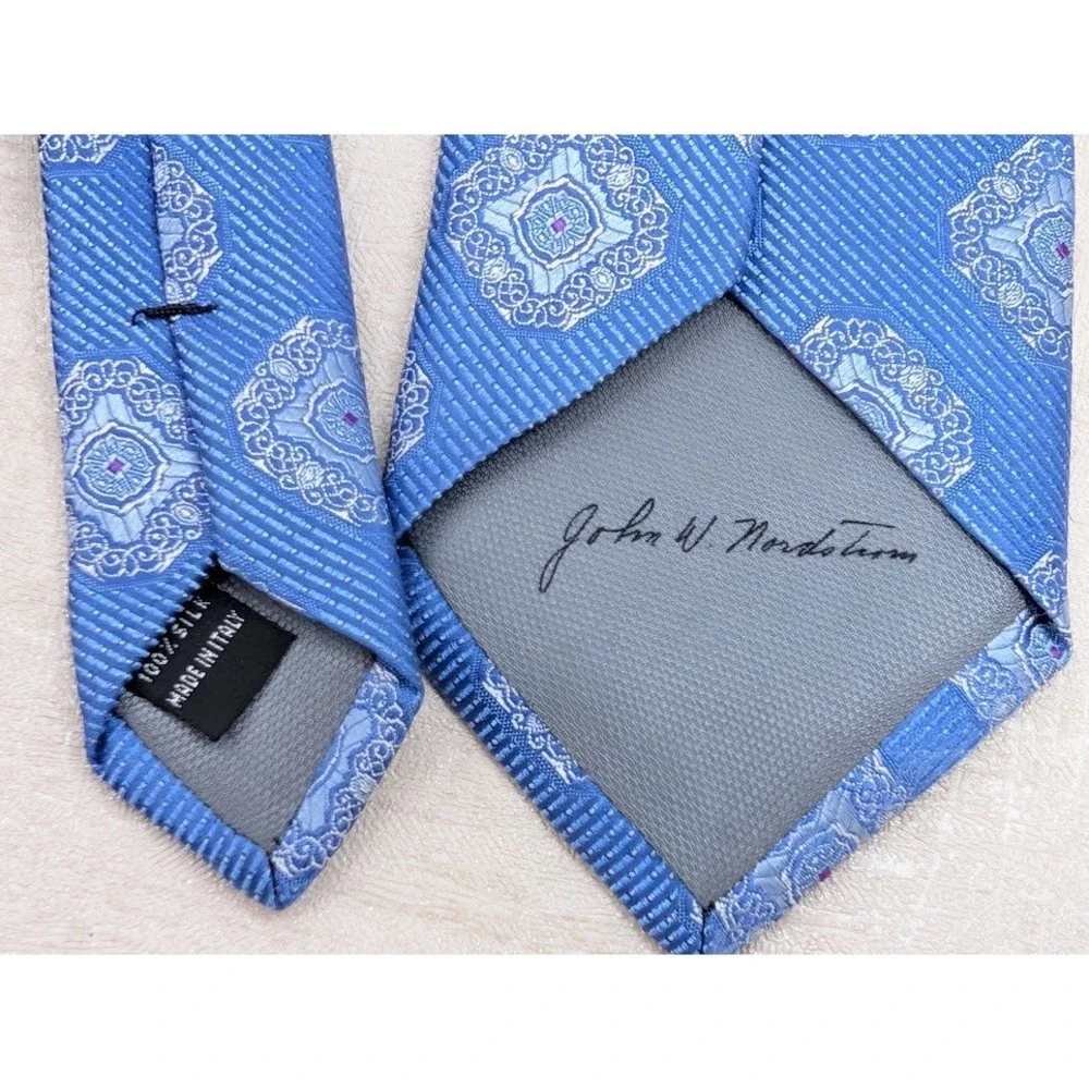 John Nordstrom Mens Tie Blue Silk Geometric Medallion Made in Italy